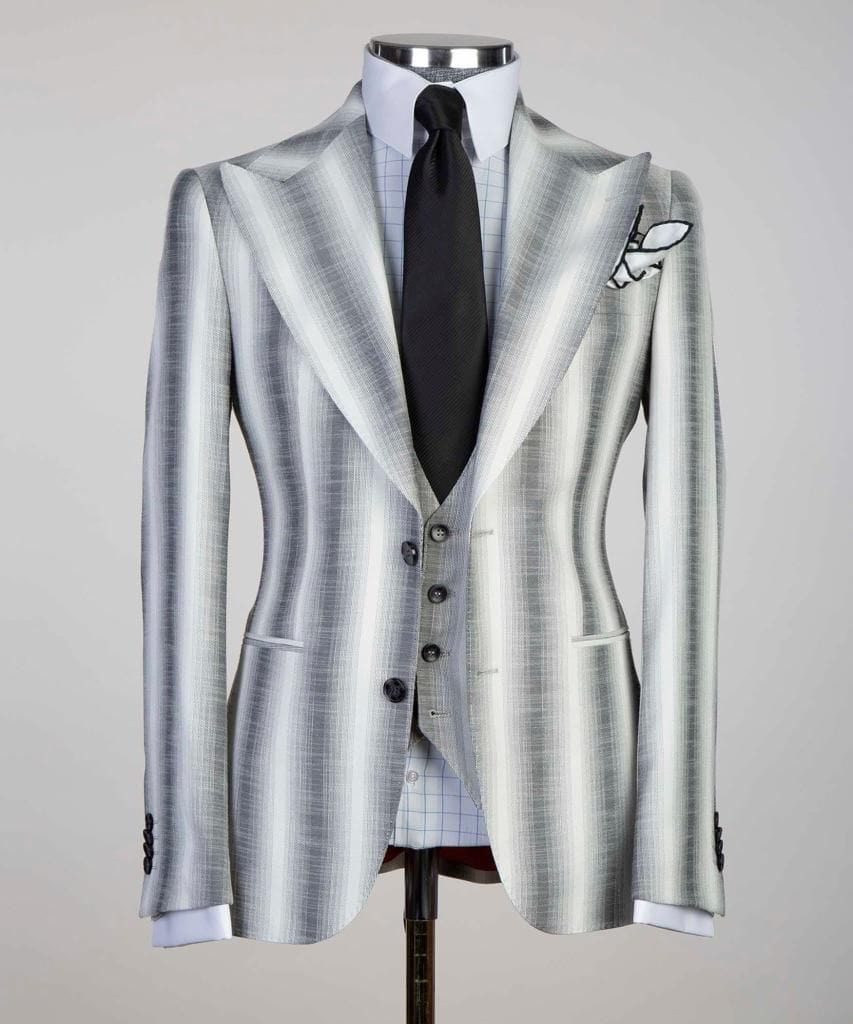 Grey and White Peak Lapel Three Piece Suit - Maison de Kingsley Couture Harmonie et Fureur Spain