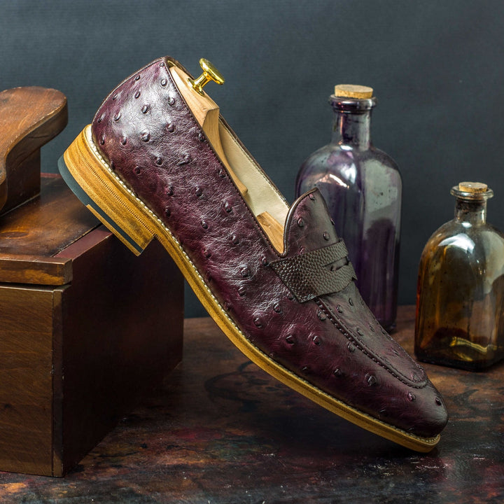 Men's Loafers in Burgundy Ostrich with Pebble Grain Mask - Maison Kingsley Couture Spain