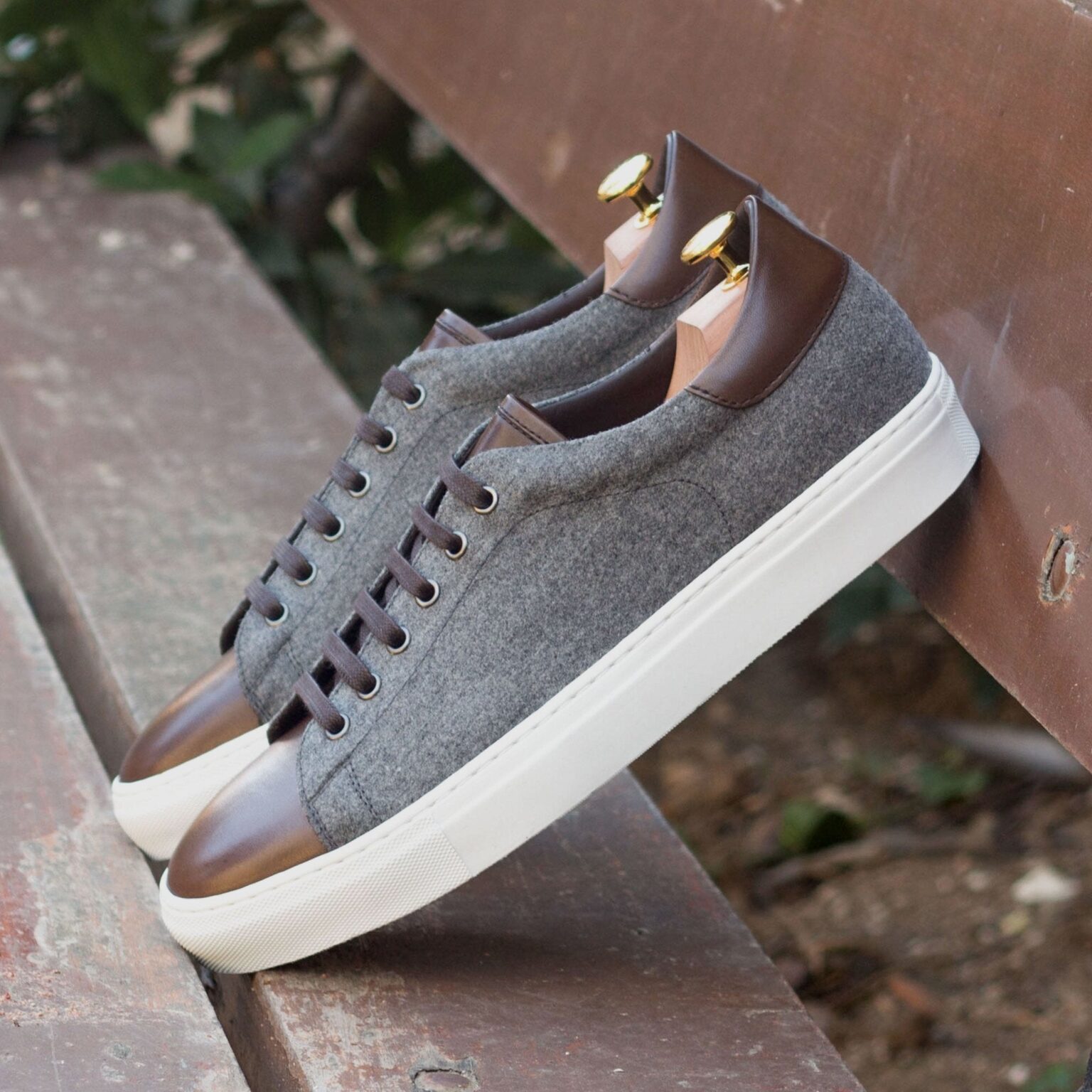 Men's Coupe-Bas Sneakers in Flannel Light Grey and Brown Calf